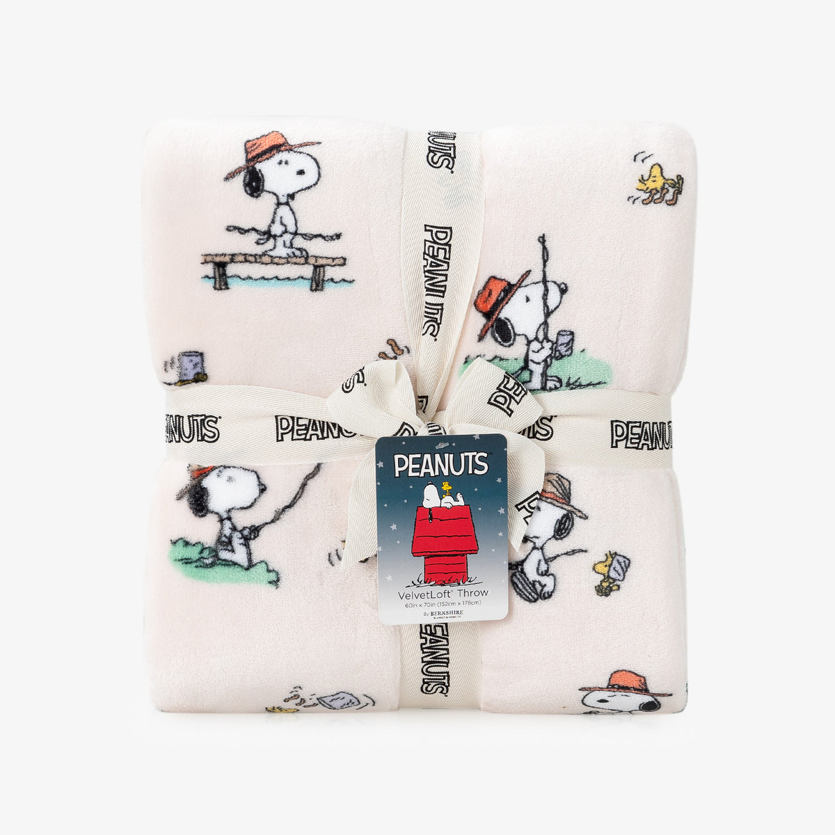 Flannel blanket with Snoopy and Woodstock designs, featuring a 'Peanuts' tag.