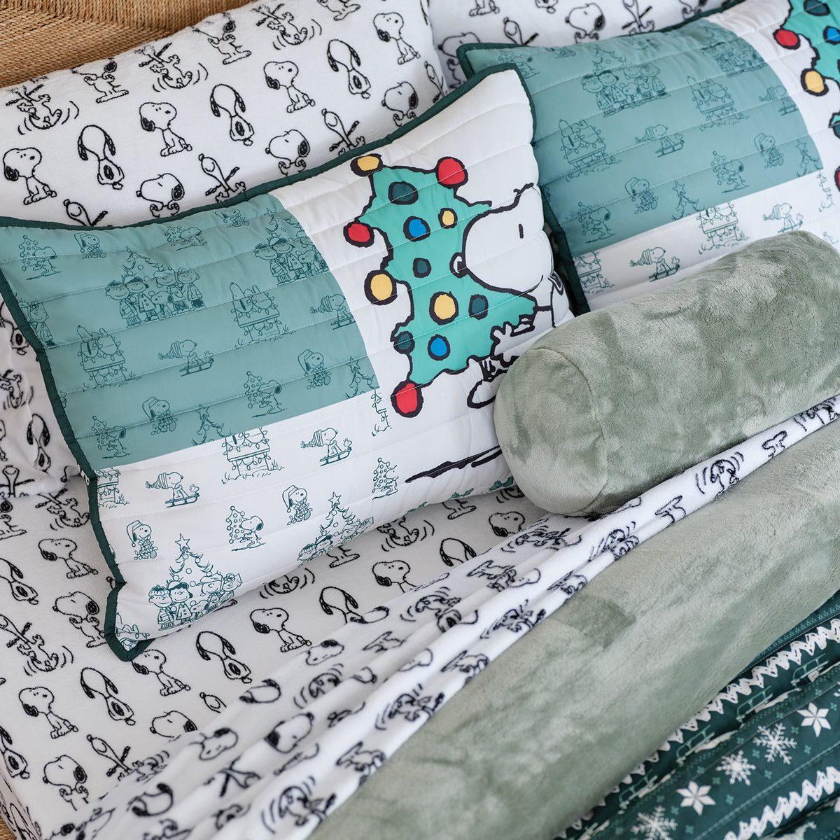 Peanuts® Patchwork Quilt Set
